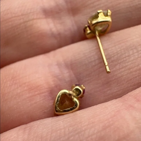 10KT Gold Heart Earrings - Picture 5 of 6